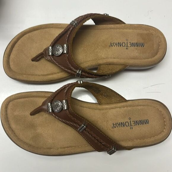 Minnetonka Brown Women’s Silverthorne 360 Thong Memory Foam Leather Sandals-Sz 7 - Picture 5 of 16